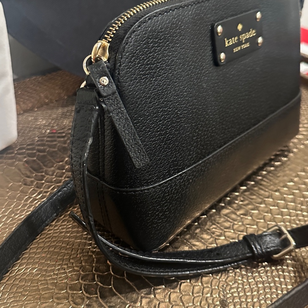 Crossbody - Picture 5 of 7